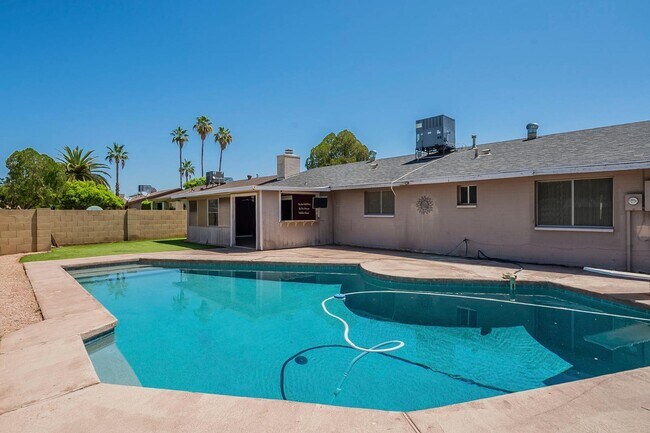 Foto del edificio - 3236 S Kenwood Ln