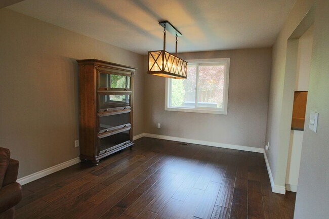 Foto del edificio - Beautiful 4BR/3BA Home in Steilacoom – Minutes to JBLM