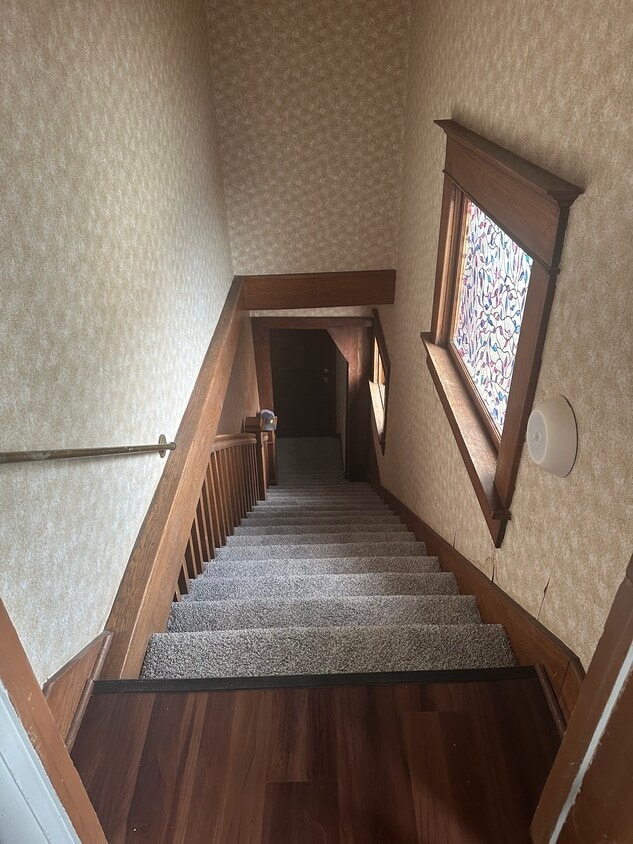 924 N Main St Unit Upstairs, Hutchinson, KS 67501 Apartments in