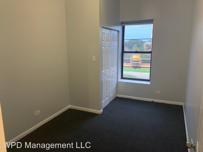 Building Photo - 5253 S Prairie Ave