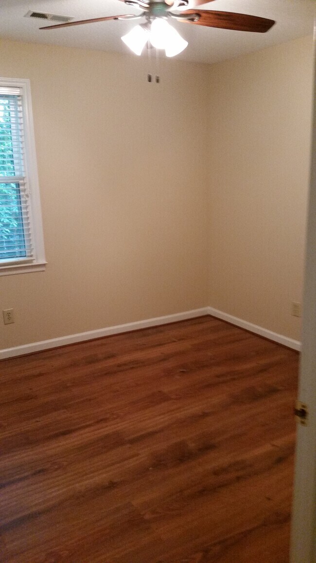 Foto del edificio - 4619 Country Woods Ln