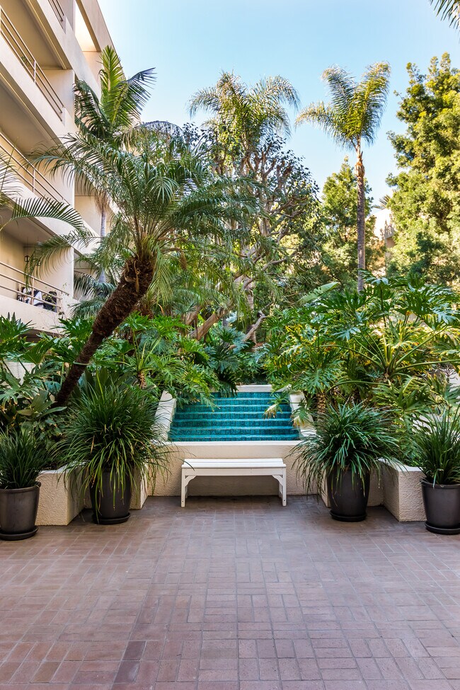 Foto del edificio - 1131 Alta Loma Rd