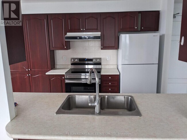 Photo du bâtiment - 330-LP330 Red Maple Rd