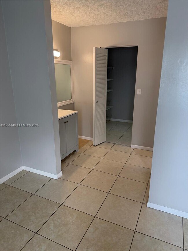 Building Photo - 250 W Park Dr