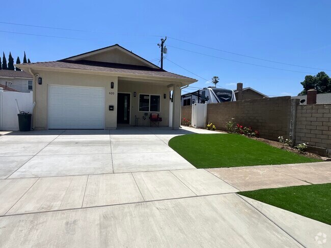 Building Photo - 620 E Buckeyewood Ave