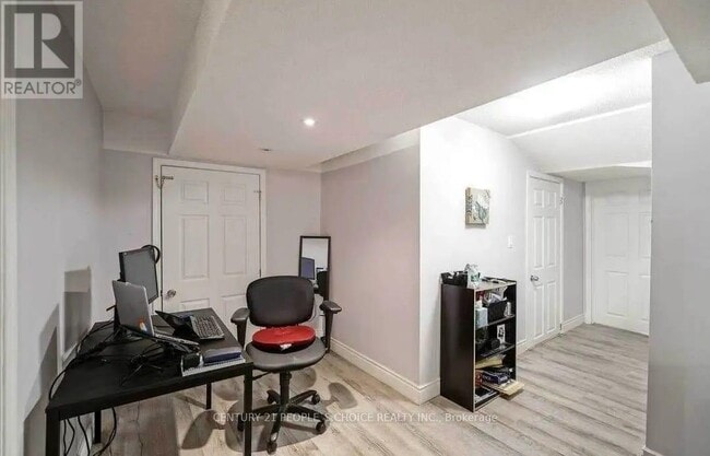 Photo du bâtiment - 57 Aldersgate Dr