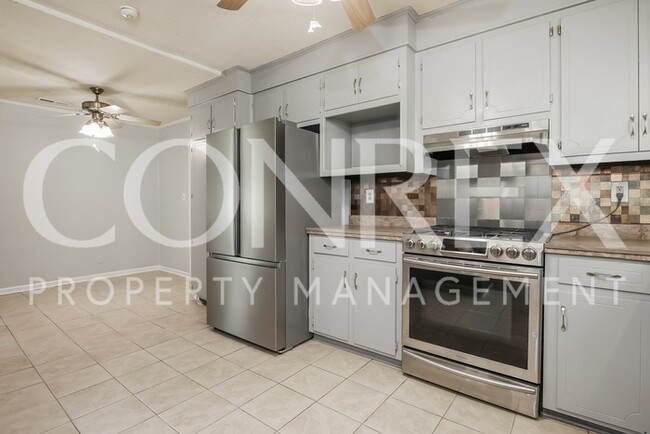 Building Photo - Beautiful 3 bed ranch on a corner lot!