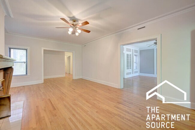 Building Photo - 531 W Briar Pl