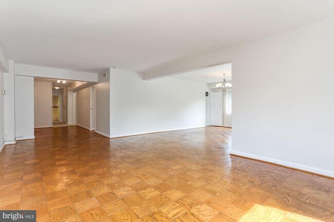 Foto del edificio - 4201 Cathedral Ave NW