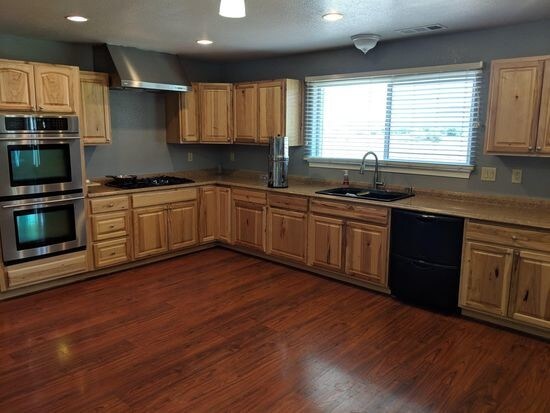 Foto del edificio - 710-805-805 Sunnyside Rd