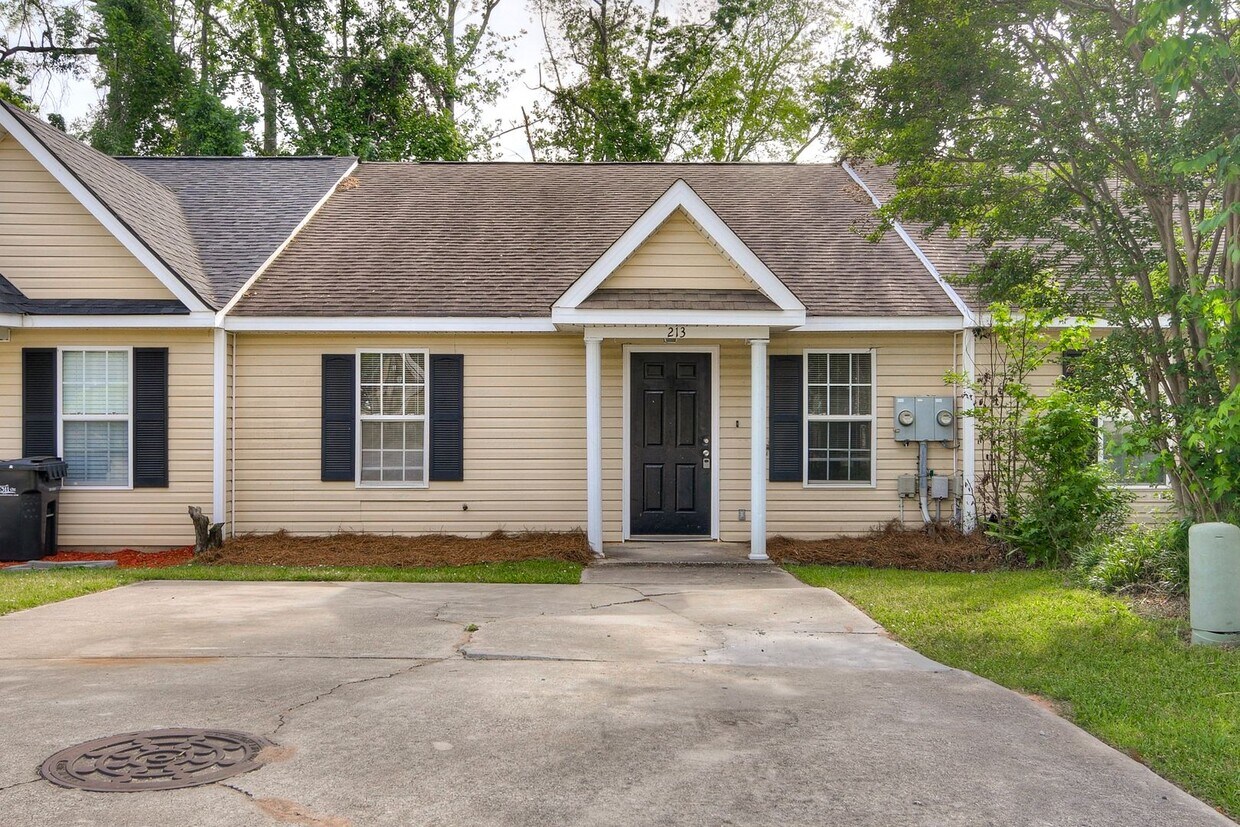 Foto principal - 2 Bedroom 2 Bath Townhouse - Near Doctors ...