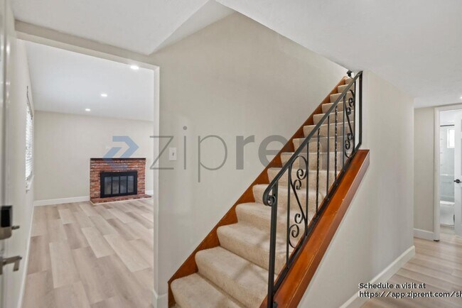 Building Photo - 1396 Saratoga Dr