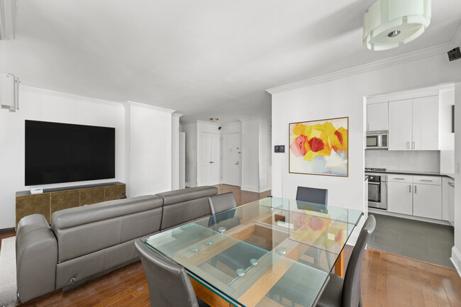 Building Photo - 300 E 64th St