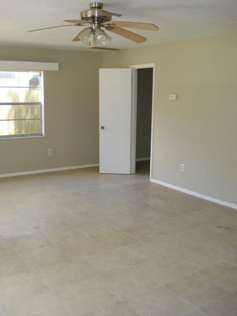 Building Photo - Cute 3bdrm/1bath ***new photos coming soon***