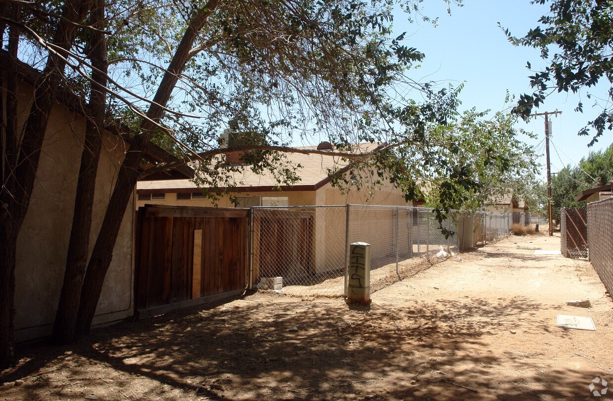 Building Photo - 20396 Rimrock Rd E