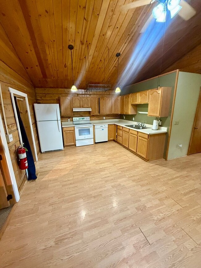 Building Photo - 2bd, 1 bath House w/ Bonus Room for Rent!