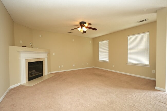 Foto del edificio - Spacious 4 bedroom home plus loft