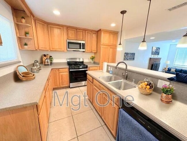 Building Photo - 13552 Poppy Pl