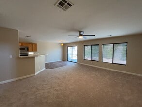 Building Photo - 9626 Grapeland Ave