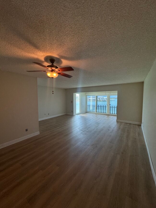 Building Photo - 868 Bayway Blvd