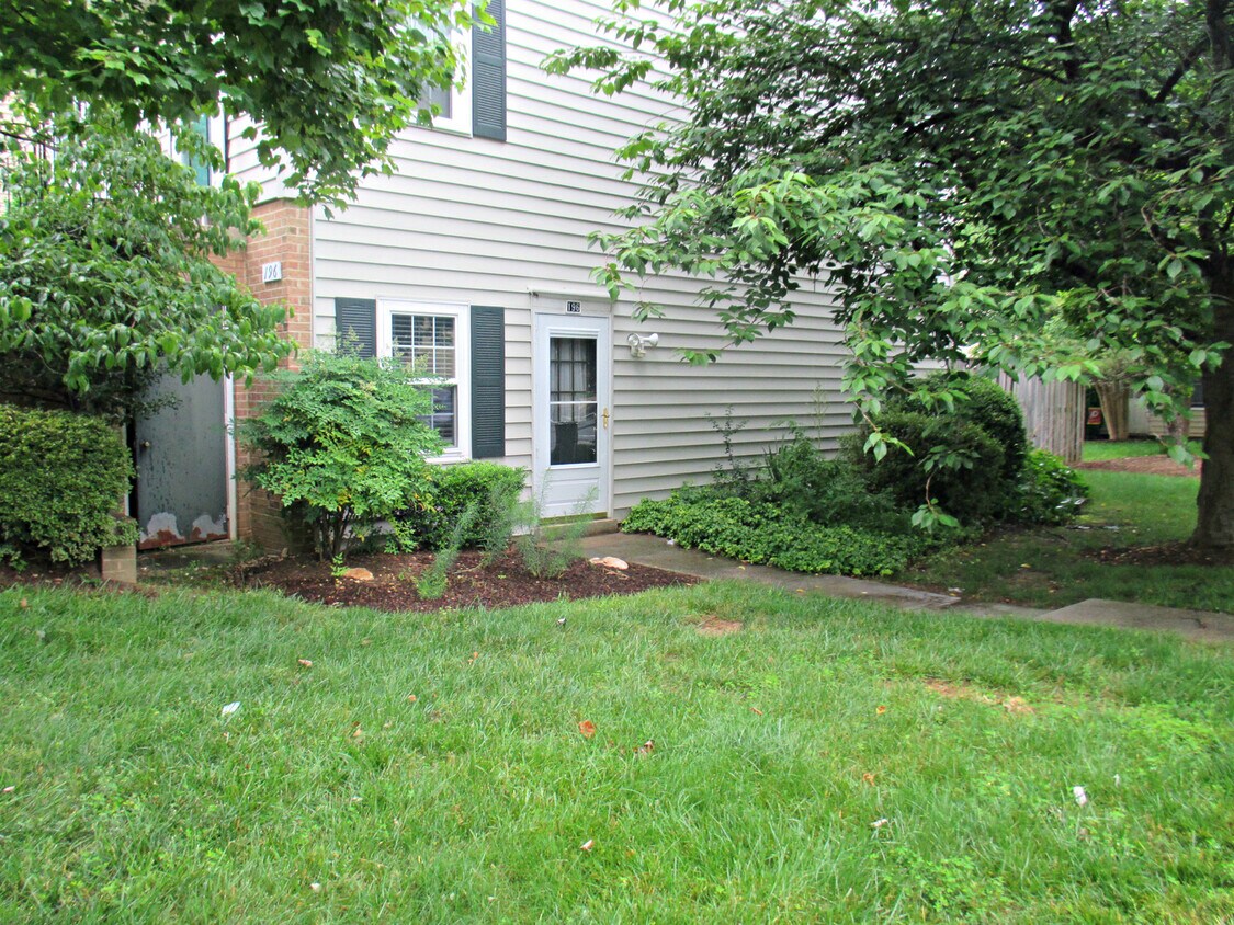 Foto principal - Beautiful 2 Bedroom Condo in Gaithersburg!