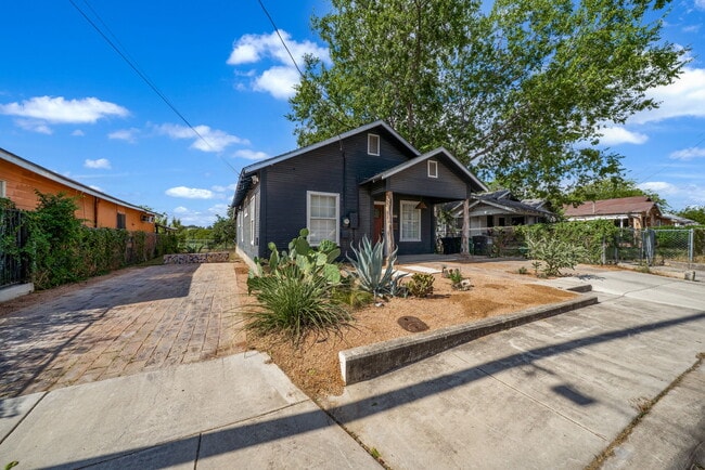 Building Photo - 224 Forrest Ave
