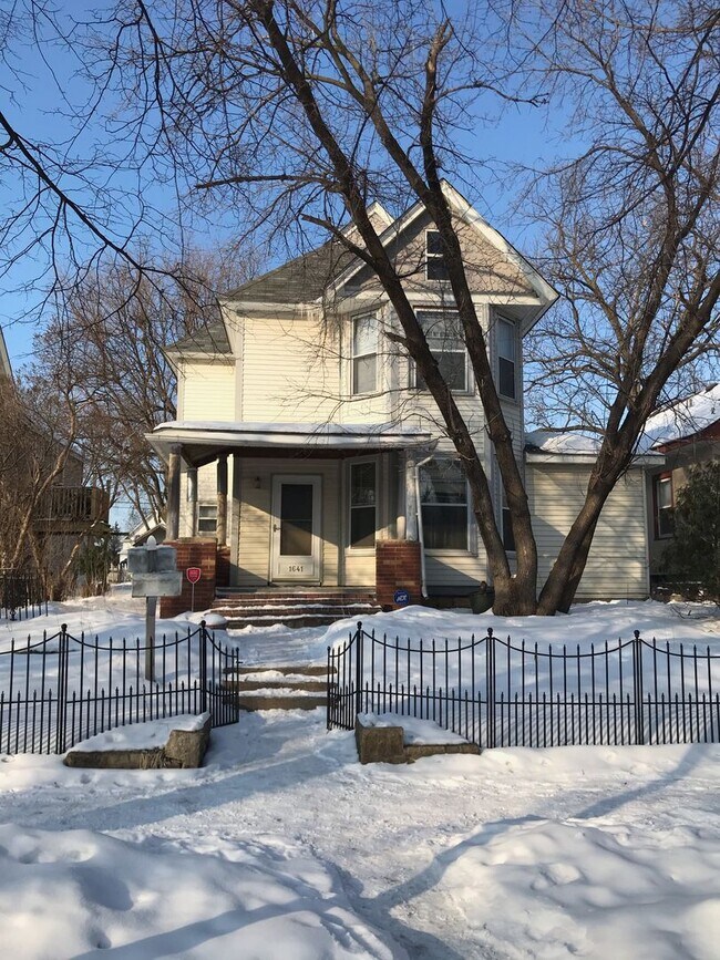 Foto del edificio - 7 bedroom House near Hamline