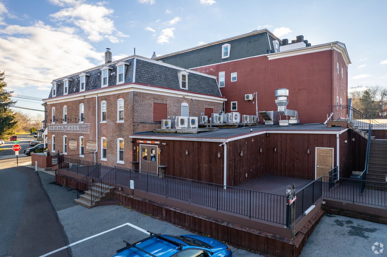 102 S Main St, Alburtis, PA 18011 Apartments in Alburtis, PA