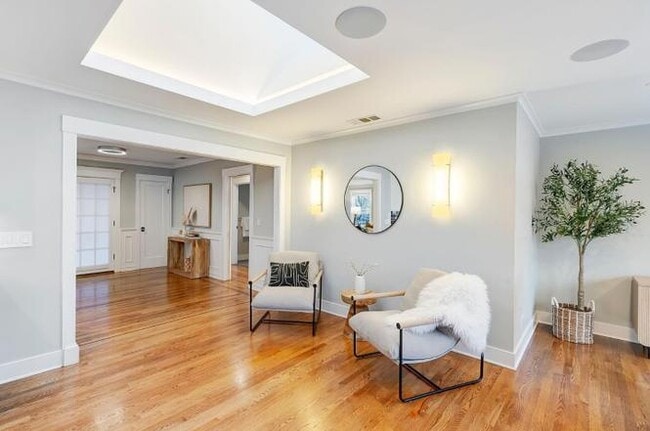 Building Photo - 971 Pine Ave