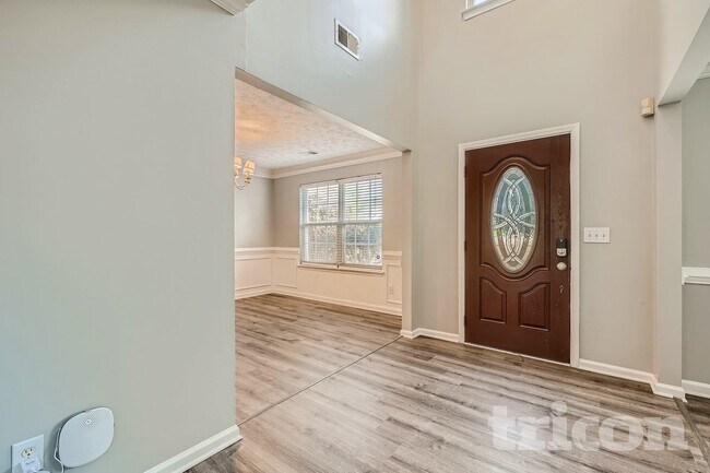 Building Photo - 878 Crestworth Crossing