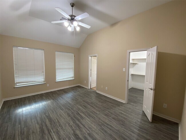 Foto del edificio - 4903 Summer Ridge Dr