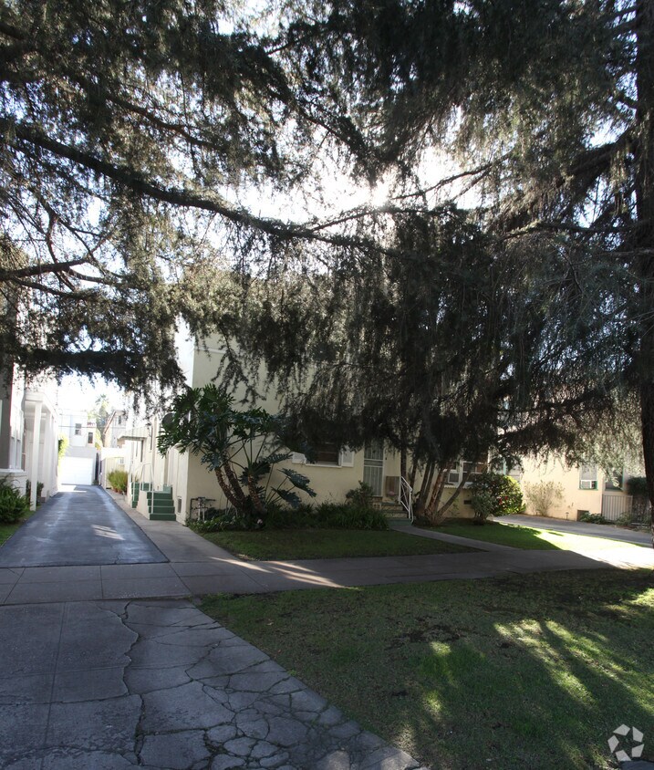 Building Photo - 4228 1/2 Los Feliz Blvd