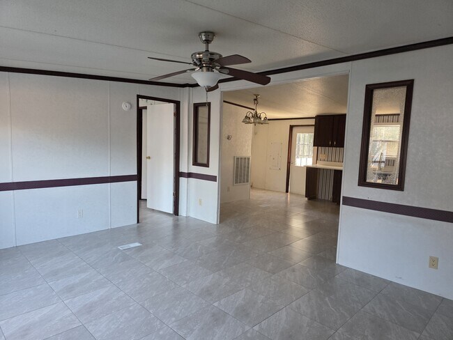 Building Photo - 135 Buckeye Ct