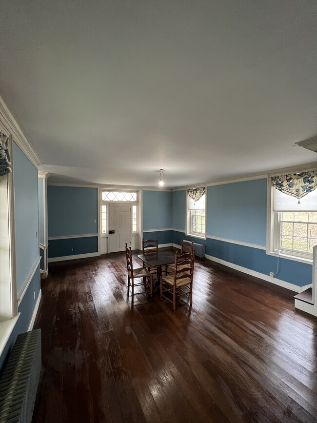 Foto del edificio - 76 Belvedere Farm Ln