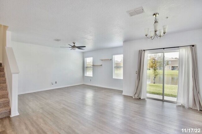 Foto del edificio - Spacious 3/2.5 Townhome with a 2 Car Garage and a Beautiful Pond View in Westwood Condos - Orlando!
