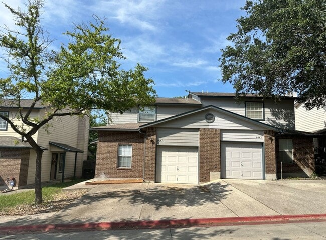 3 BD/2.5 BA AVAILABLE IN GATED COMMUNITY I... - 3 BD/2.5 BA AVAILABLE IN GATED COMMUNITY I... House