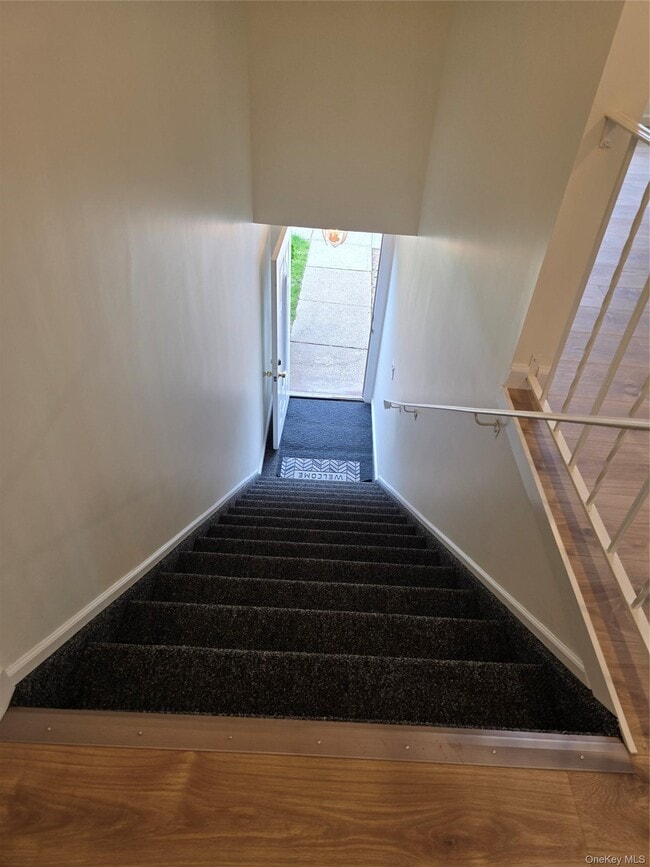 Foto del edificio - 79 Birchwood Rd