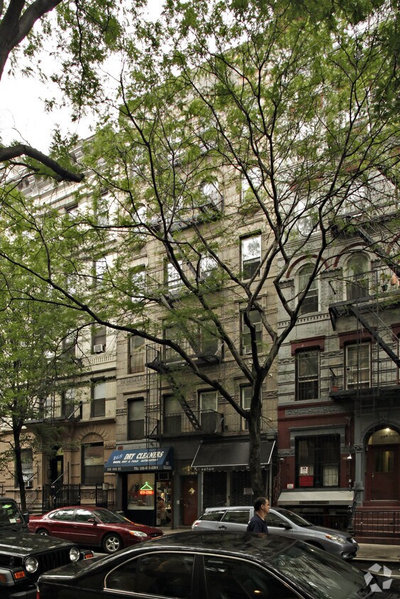 Foto del edificio - 219 E Tenth St