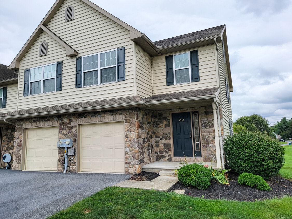 Primary Photo - 202 Mount Olive Ln