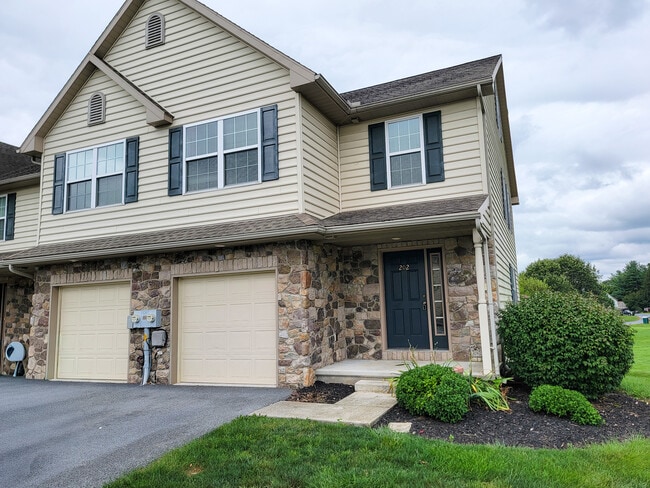 Building Photo - 202 Mount Olive Ln