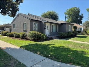 Building Photo - 6837 Oak Park Ave
