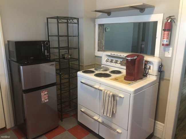 Building Photo - 1 br, 1 bath House - 743 Cherry St
