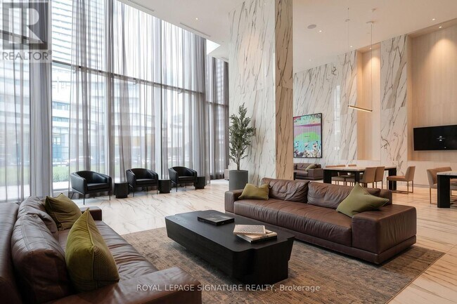 Building Photo - 448 Burnhamthorpe Rd W