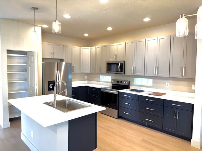 Building Photo - 3565 Danbury Ct