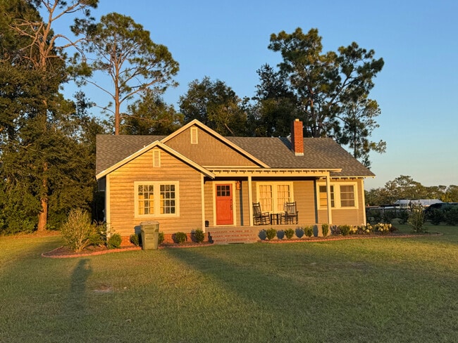 Building Photo - 708 N Chester Ave