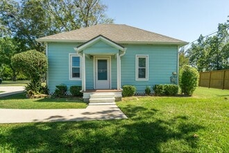 Building Photo - 2004 St Christopher Ave Building Photo - 2004 St Christopher Ave