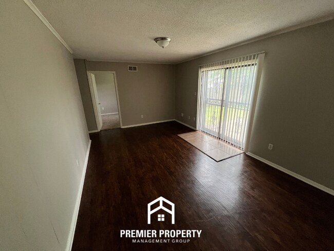 Foto del edificio - HALF OFF FIRST MONTHS RENT! Charming 3BR/1.5BA in 38118 | Hardwood Floors & Spacious Fenced Backyard