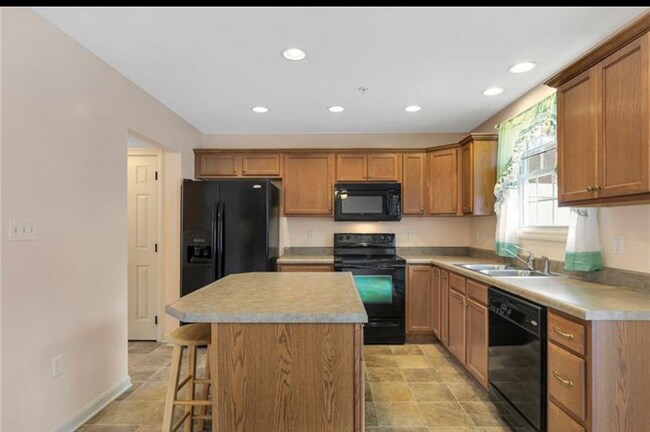 Foto del edificio - 225 Persimmon Lane