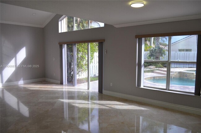 Foto del edificio - 18808 NW 24th Pl