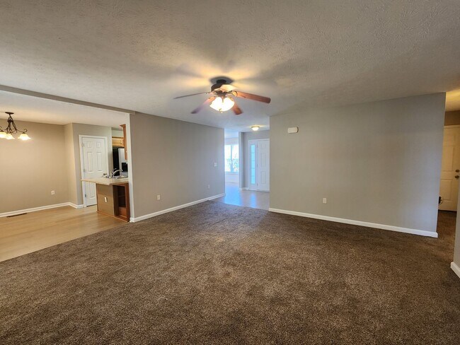 Building Photo - 4 Bedroom 3 Full Bath + Bonus Room